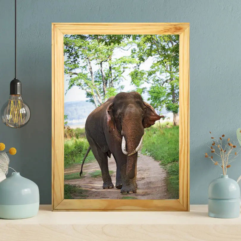 Reproduction d'art d'un éléphant majestueux retournant à la rivière - Cadre photo - Décoration murale - Retour à l'accueil