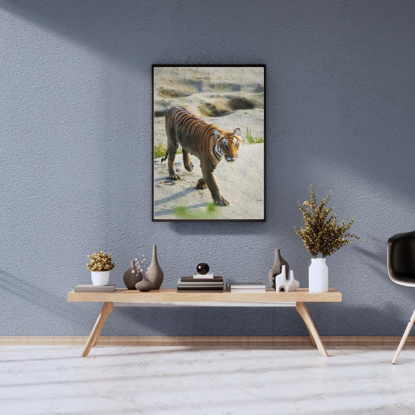 Œuvre d'art de collection en bois naturel représentant un tigre - Scène de jungle avec un tigre émergeant de l'eau