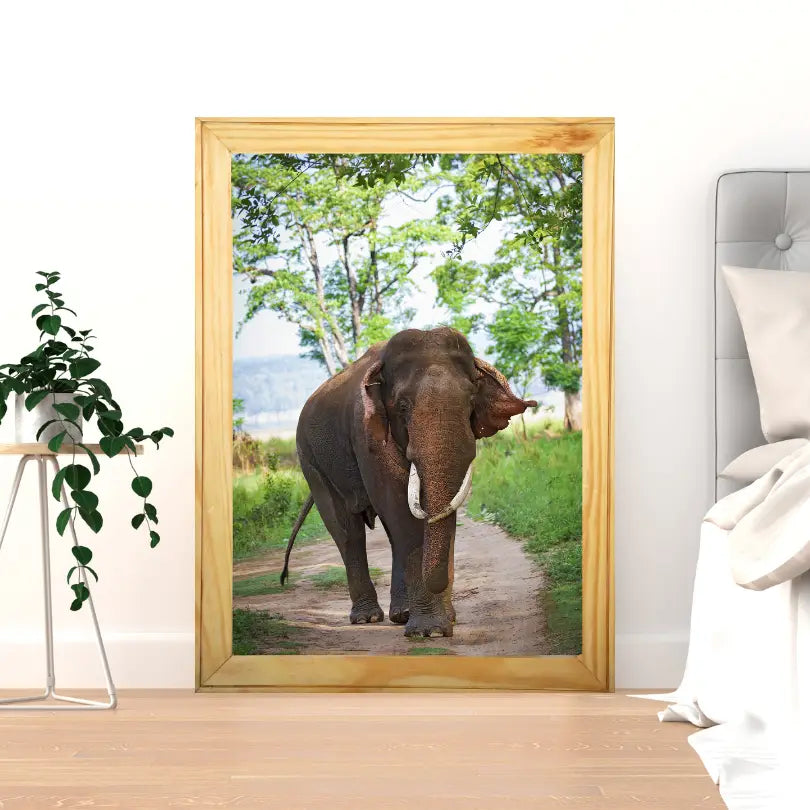 Reproduction d'art d'un éléphant majestueux retournant à la rivière - Cadre photo - Décoration murale - Retour à l'accueil
